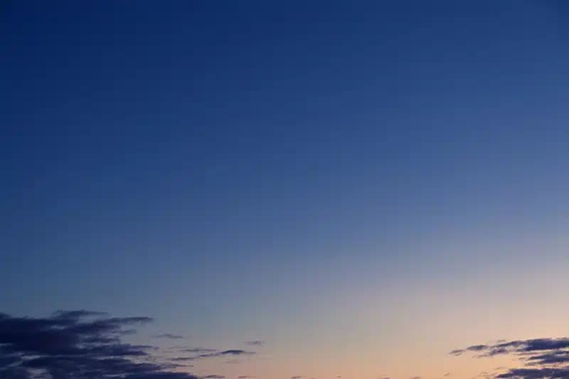 E08 sky